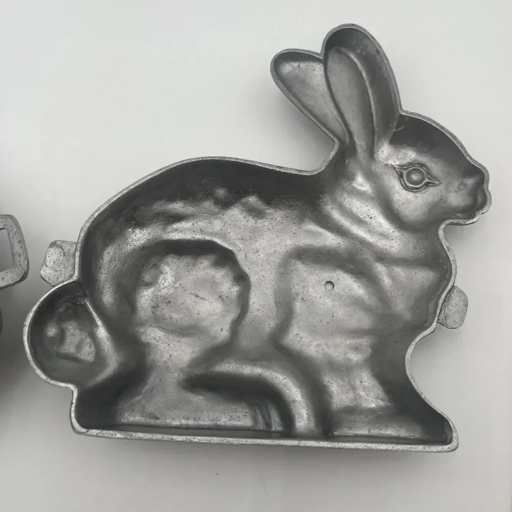 Vintage Heavy Cast Aluminum 2pc 3D Bunny Rabbit Cake Mold Pan 11x10x4 Easter